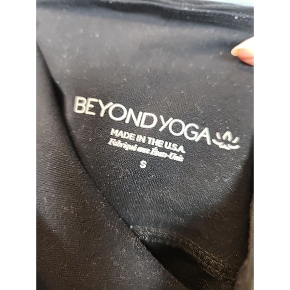 Beyond Yoga Wavy Textured 7/8 Black Leggings Size‎ Small - Picture 4 of 8